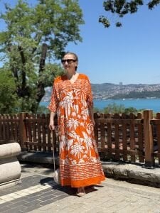 Turuncu beli büzmeli viskon elbise