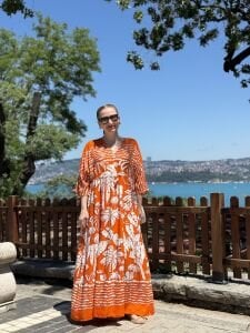 Turuncu beli büzmeli viskon elbise