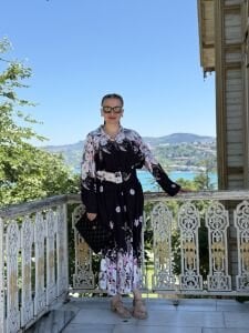Siyah çiçek bahçesi tensel kemerli elbise