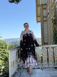 Siyah çiçek bahçesi tensel kemerli elbise