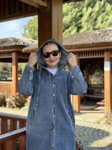 Kapüşonlu uzun kot ceket mavi