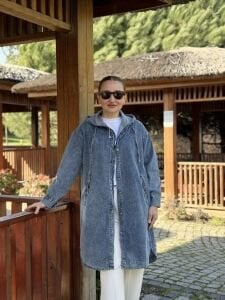 Kapüşonlu uzun kot ceket mavi