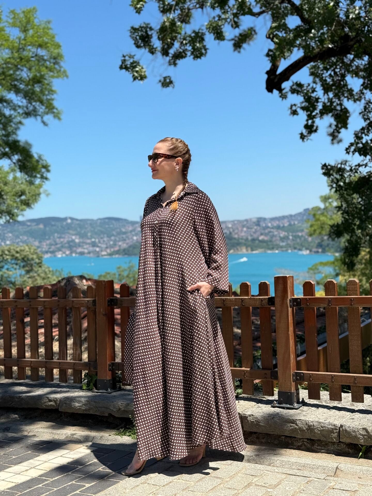 Puantiye Kemerli Viskon cepli elbise Kahve
