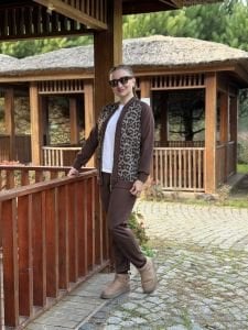 Leoparlı takım kahve