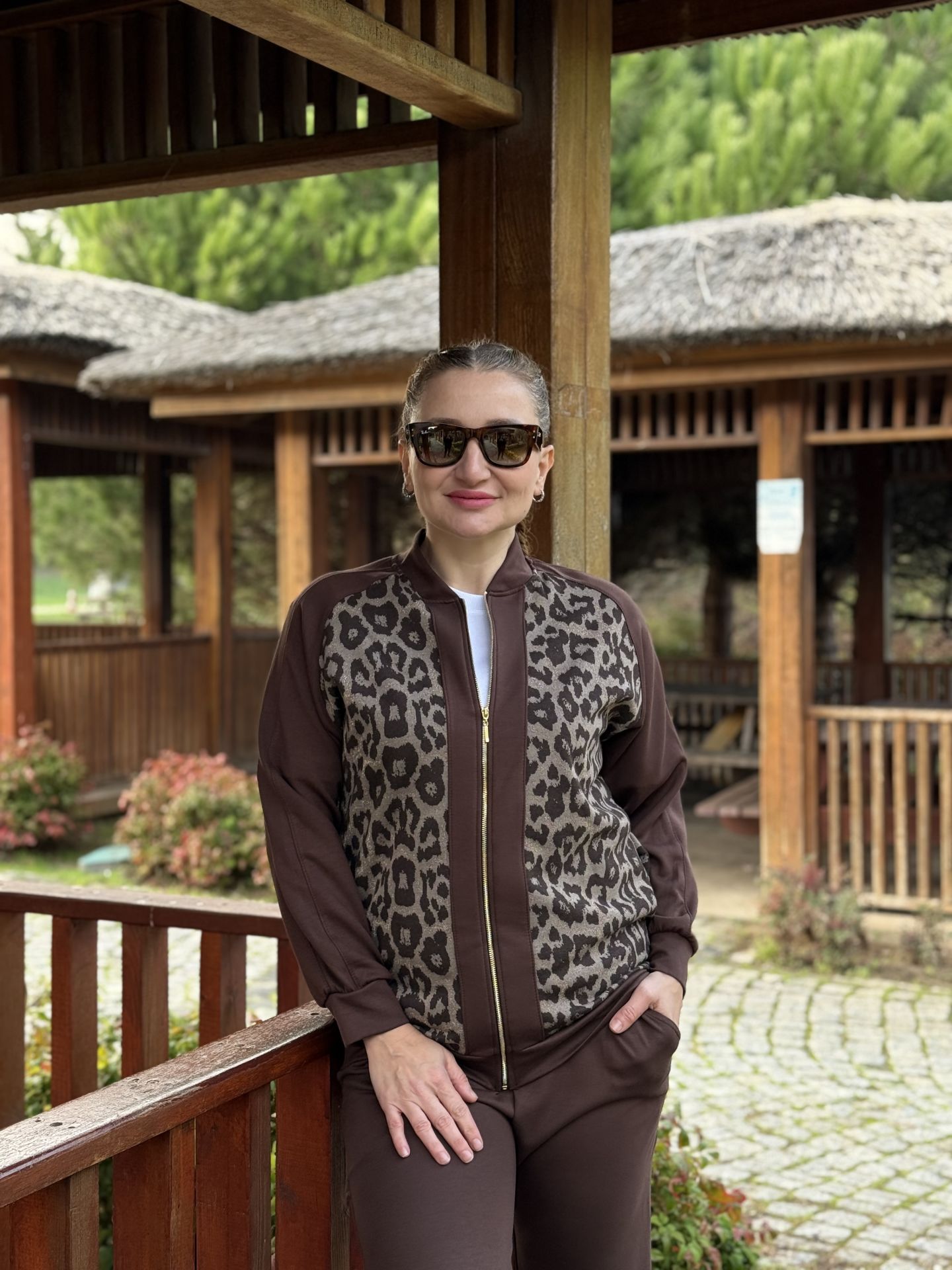 Leoparlı takım kahve