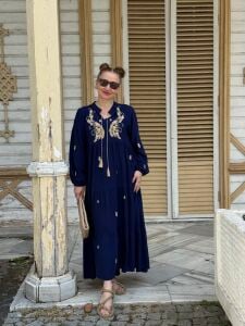 Belinay Nakışlı viskon elbise lacivert