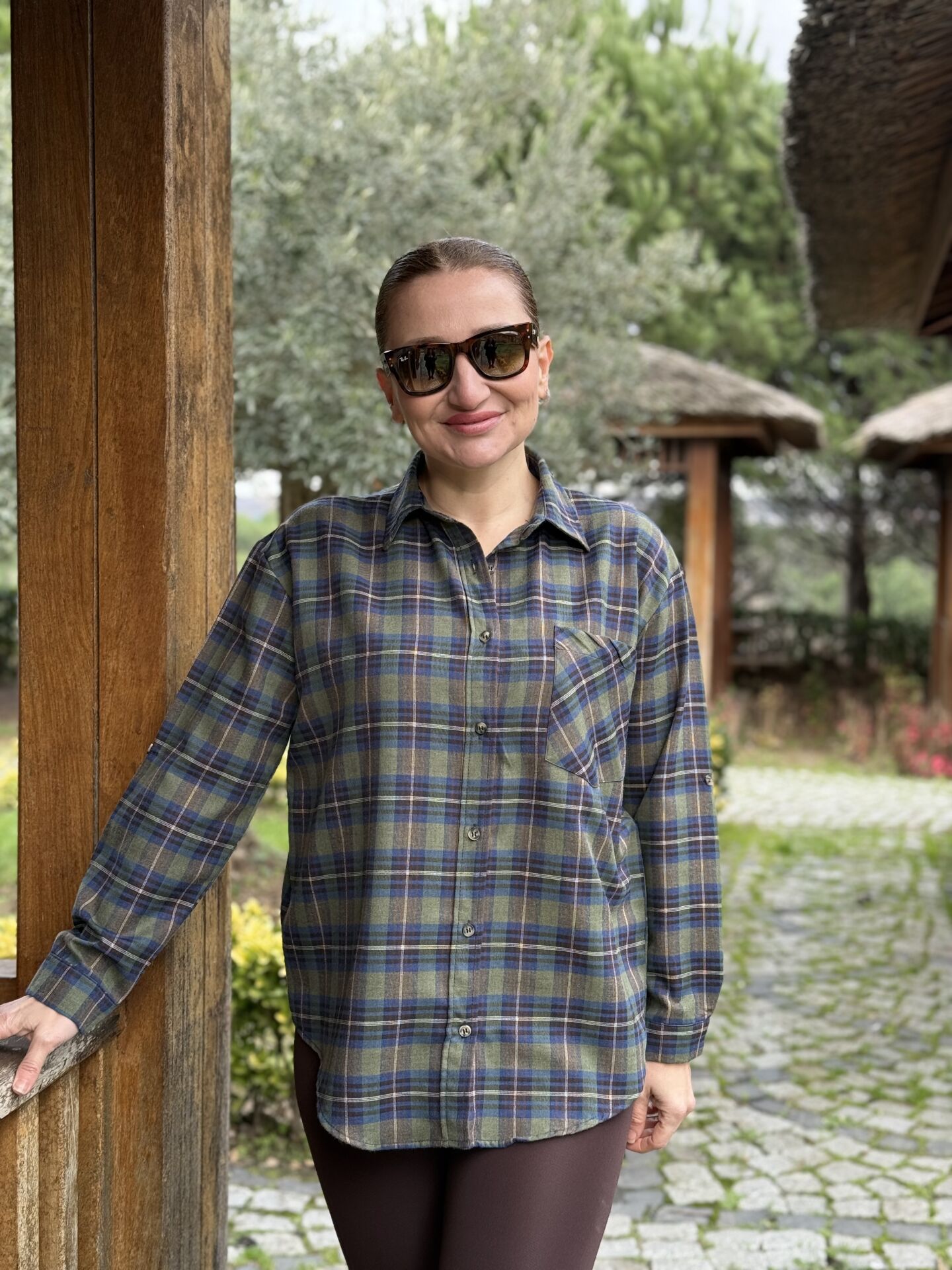 Laci-yeşil ekose gömlek