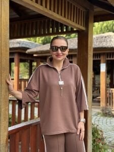 Şeritli Armalı Takım Sütlü Kahve