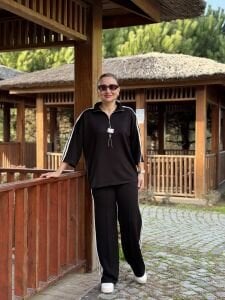 Şeritli Armalı Takım Siyah