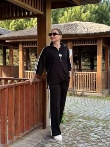 Şeritli Armalı Takım Siyah