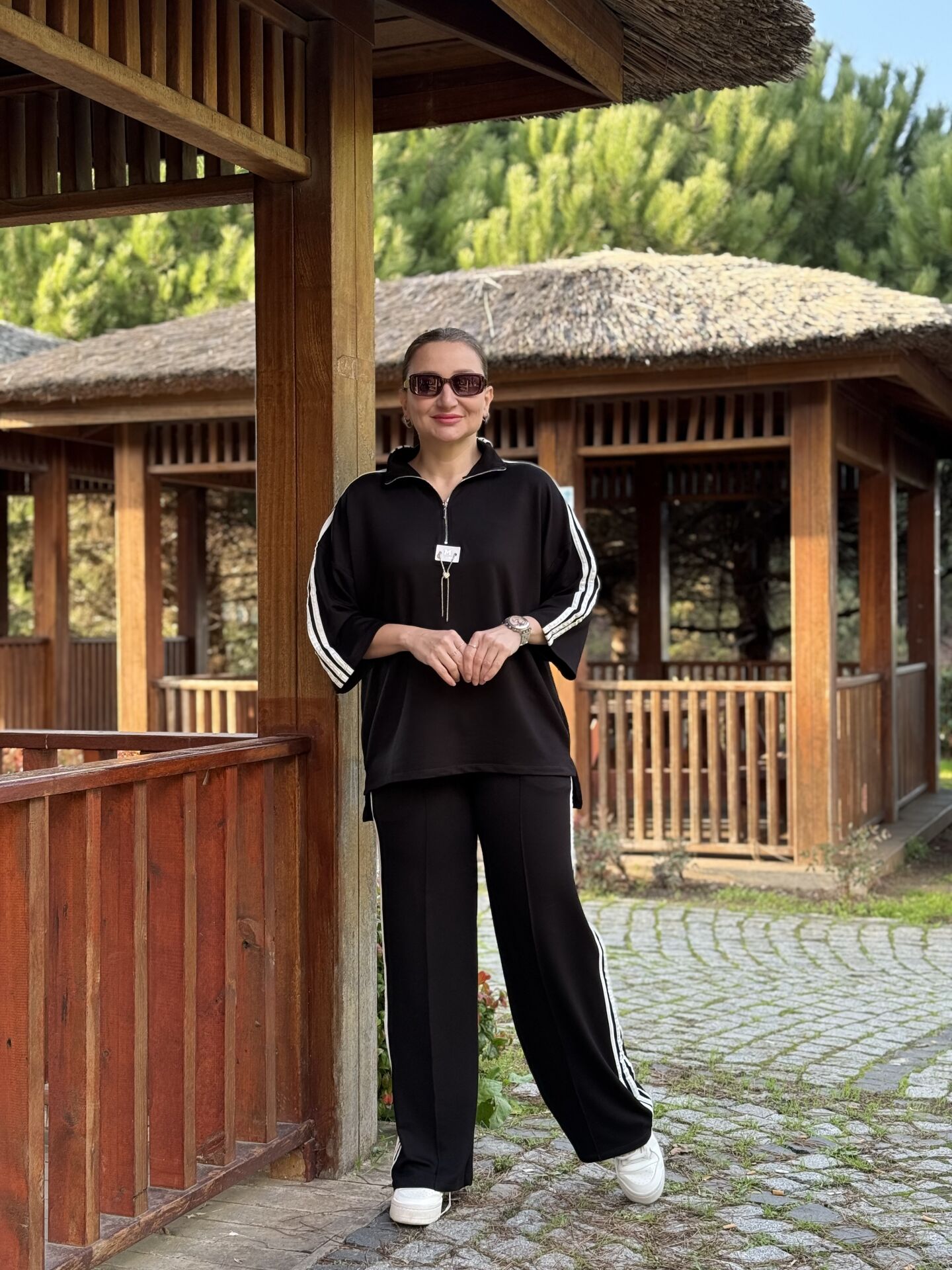 Şeritli Armalı Takım Siyah