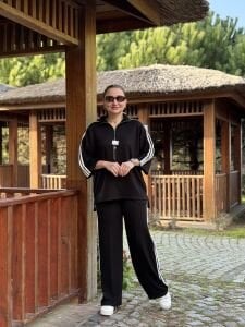 Şeritli Armalı Takım Siyah