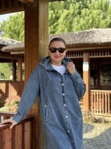 Kapüşonlu uzun kot ceket mavi