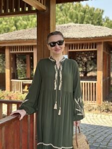 Nakışlı püskül viskon elbise haki