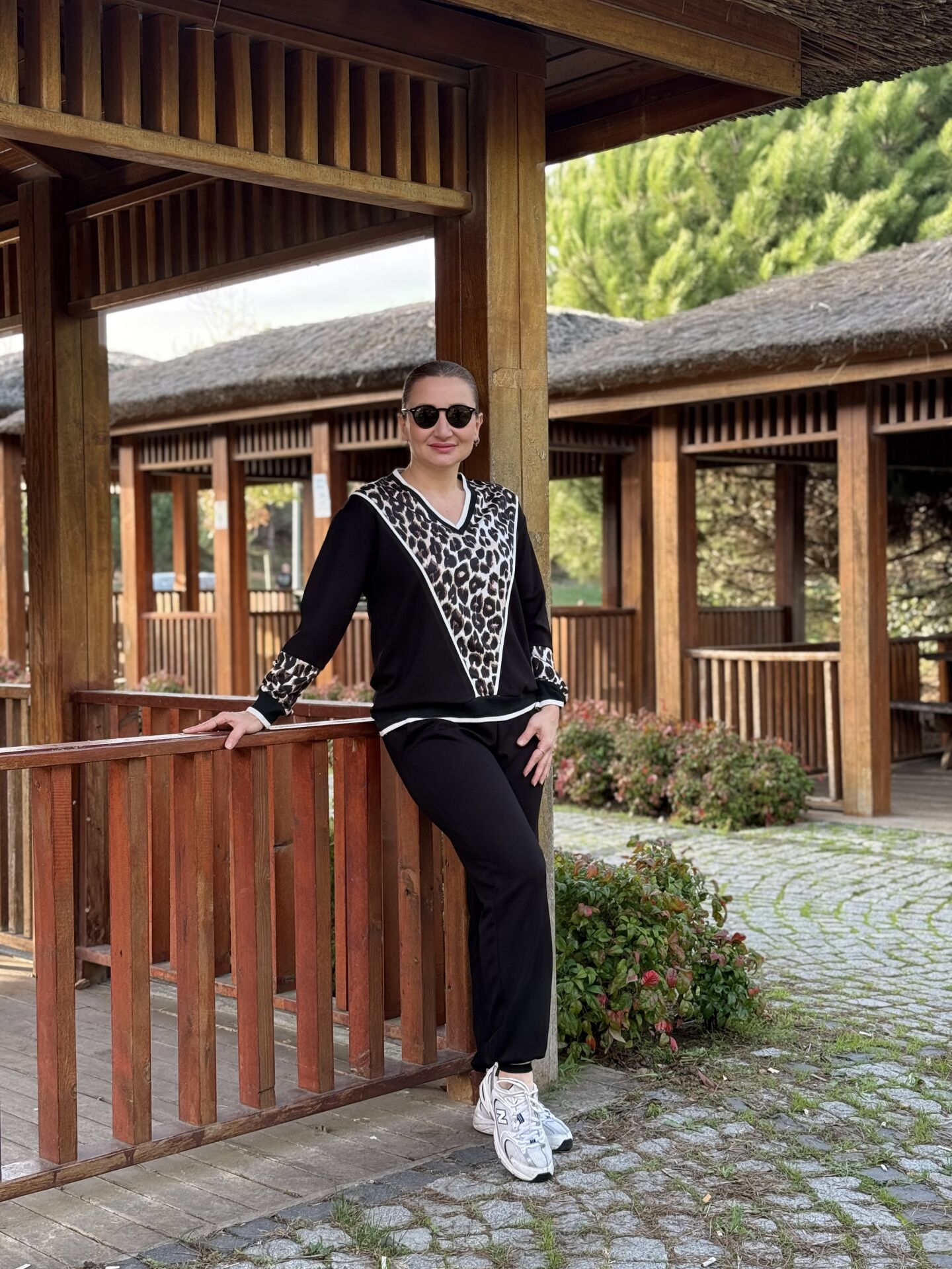 Siyah V yaka Leoparlı Modal takım